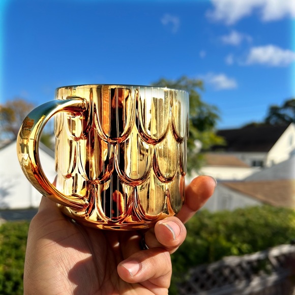 ✨Starbucks ( Set of 2 ) 14oz Gold Mermaid Scale Mugs✨ - Picture 3 of 5